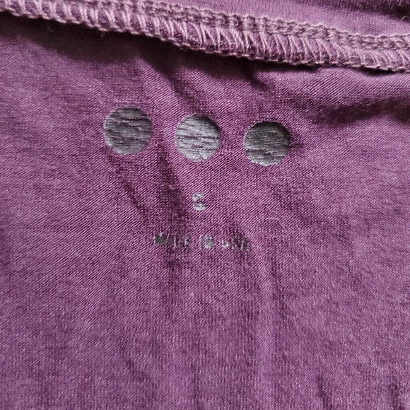 Three Dots Crewneck Long Sleeve - Picture 4 of 4